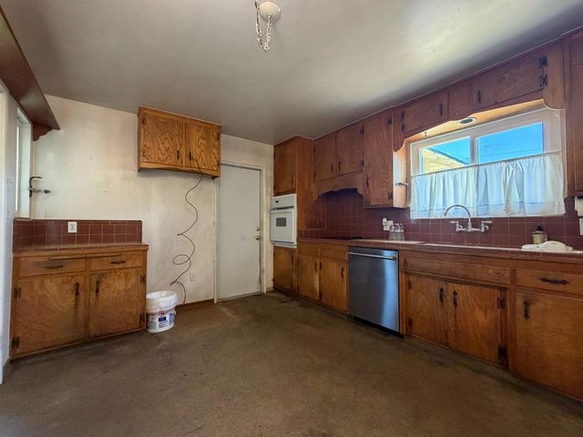 1813 Enslen Ave, Modesto, CA 95350