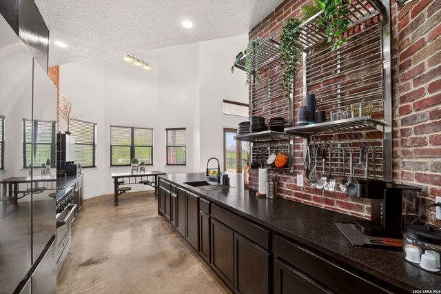 1247 PRIVATE ROAD 3702, San Antonio, TX 78253
