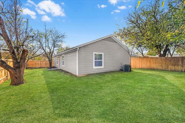 2933 Lucinda Lane, Fort Worth, TX 76119