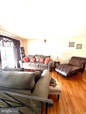 7908 CAWKER AVE, Lanham, MD 20706