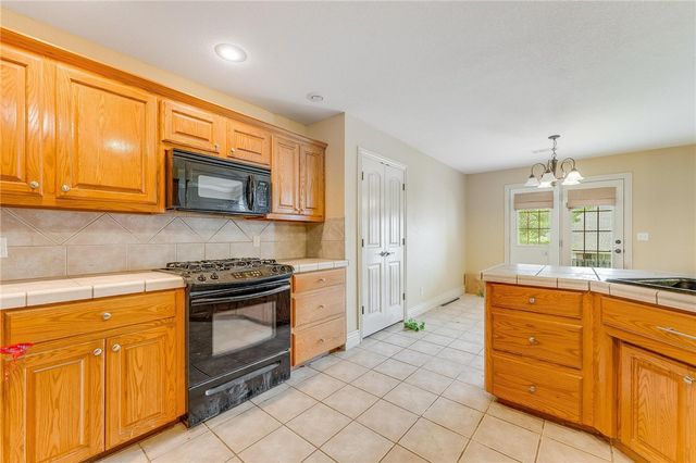 599 N Rocky Crossing, Fayetteville, AR 72704