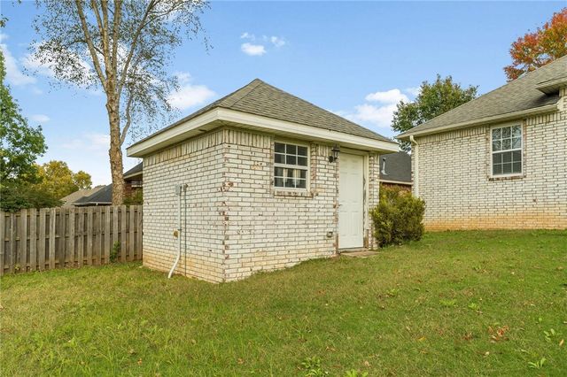 599 N Rocky Crossing, Fayetteville, AR 72704