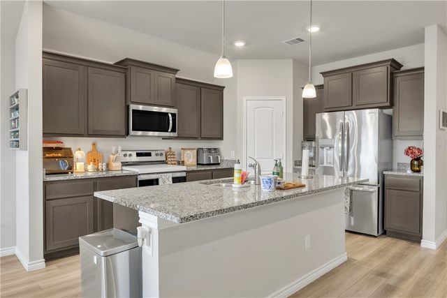 2016 Chief Street, Bryan, TX 77807