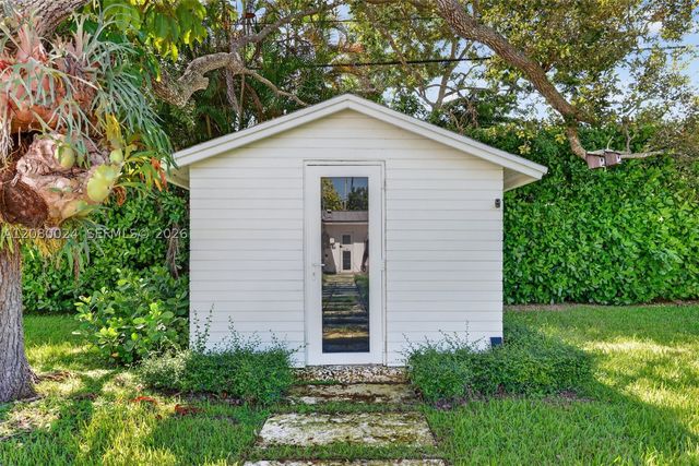 14220 SW 86th Ave, Palmetto Bay, FL 33158