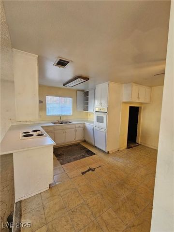 3012 Palm Springs Way, Las Vegas, NV 89102