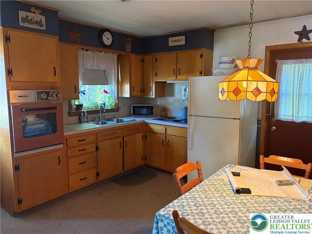 1688 Pleasant View Road, Lower Saucon Twp, PA 18015