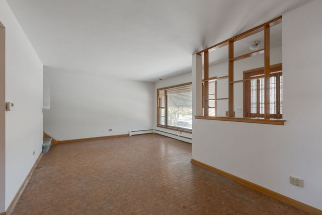 6940 N Ottawa Avenue, Chicago, IL 60631