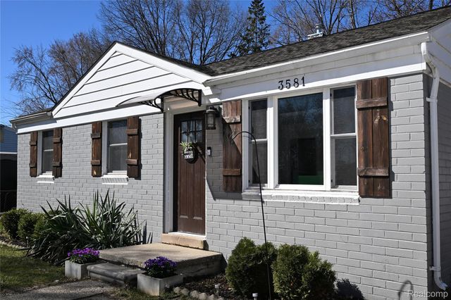 3581 Lawrence Avenue, Waterford Charter Township, MI 48329