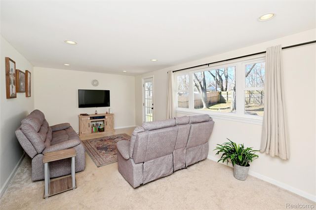 3581 Lawrence Avenue, Waterford Charter Township, MI 48329