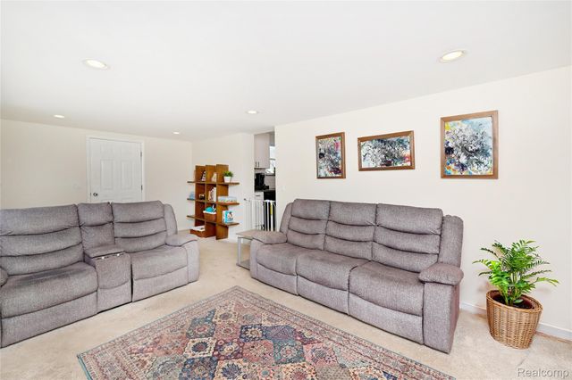 3581 Lawrence Avenue, Waterford Charter Township, MI 48329