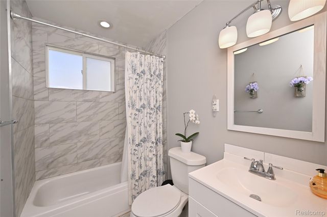 3581 Lawrence Avenue, Waterford Charter Township, MI 48329