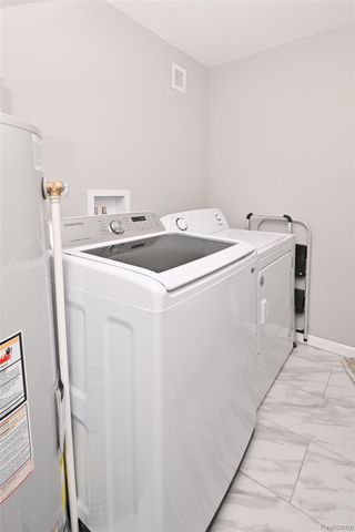 3581 Lawrence Avenue, Waterford Charter Township, MI 48329