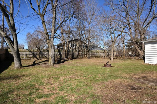 3581 Lawrence Avenue, Waterford Charter Township, MI 48329