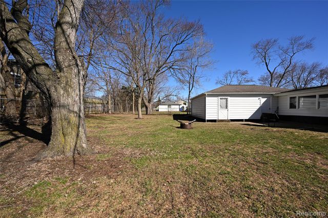 3581 Lawrence Avenue, Waterford Charter Township, MI 48329