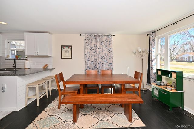 3581 Lawrence Avenue, Waterford Charter Township, MI 48329