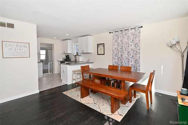 3581 Lawrence Avenue, Waterford Charter Township, MI 48329