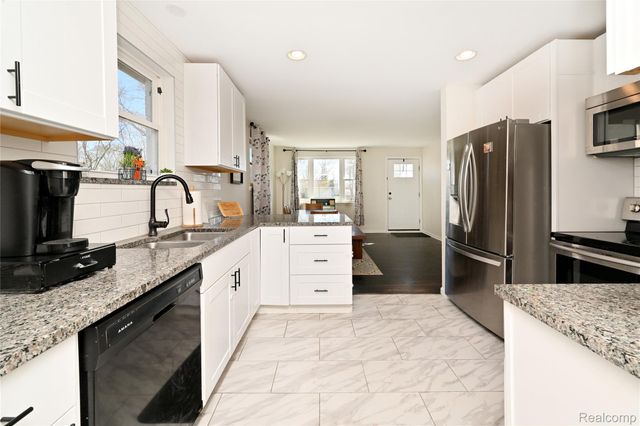 3581 Lawrence Avenue, Waterford Charter Township, MI 48329