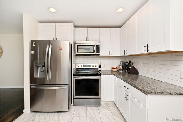 3581 Lawrence Avenue, Waterford Charter Township, MI 48329