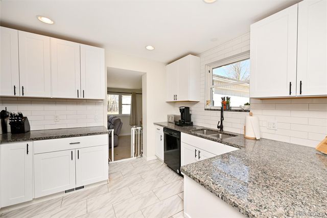 3581 Lawrence Avenue, Waterford Charter Township, MI 48329