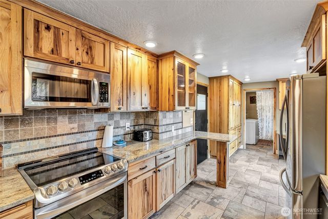 110 CHERRY BLOSSOM Lane, Woodland, WA 98674