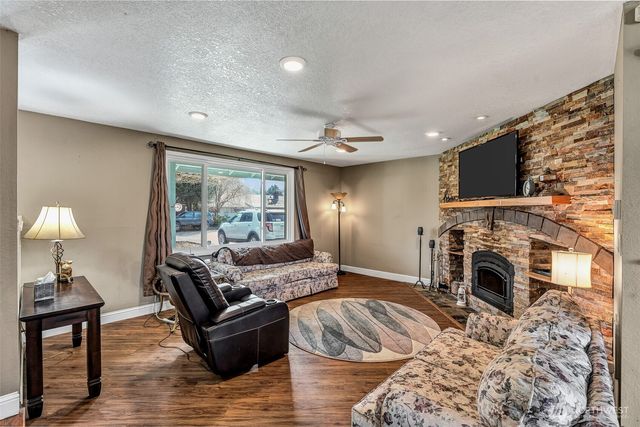 110 CHERRY BLOSSOM Lane, Woodland, WA 98674