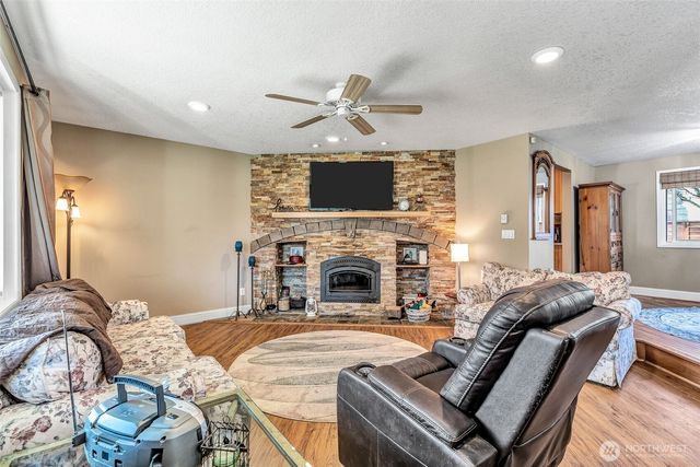 110 CHERRY BLOSSOM Lane, Woodland, WA 98674