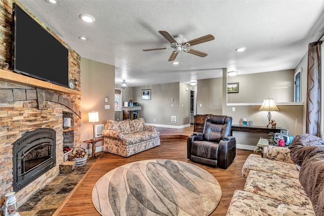 110 CHERRY BLOSSOM Lane, Woodland, WA 98674