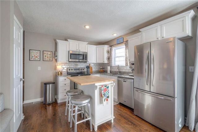 7440 Walmer Street, Overland Park, KS 66204