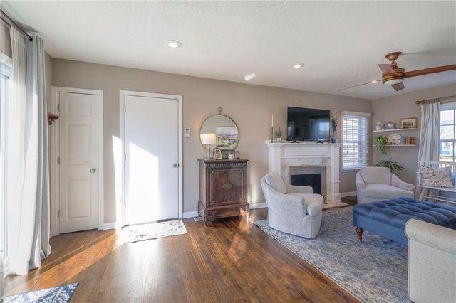 7440 Walmer Street, Overland Park, KS 66204