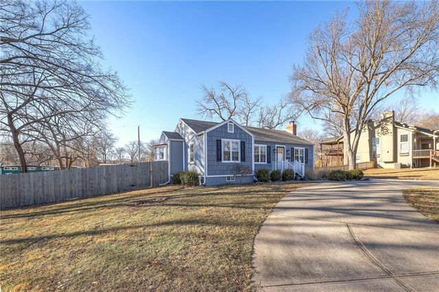 7440 Walmer Street, Overland Park, KS 66204