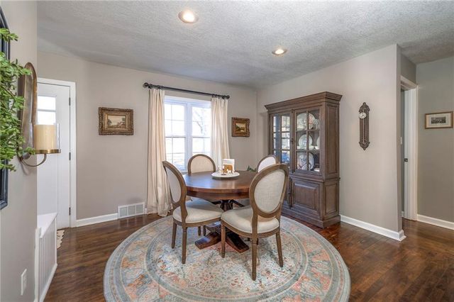 7440 Walmer Street, Overland Park, KS 66204