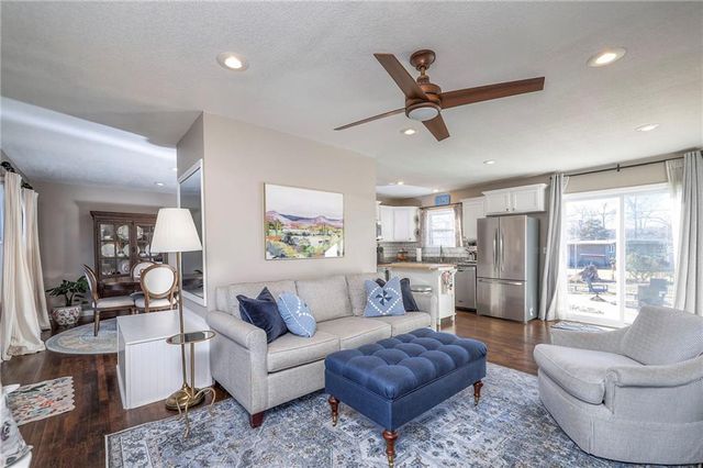 7440 Walmer Street, Overland Park, KS 66204