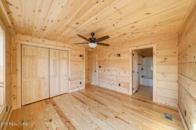 586 Chickasaw Gap Way, Pigeon Forge, TN 37863