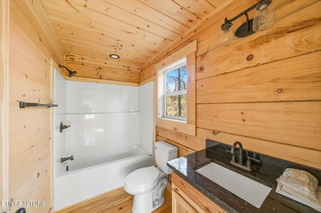 586 Chickasaw Gap Way, Pigeon Forge, TN 37863