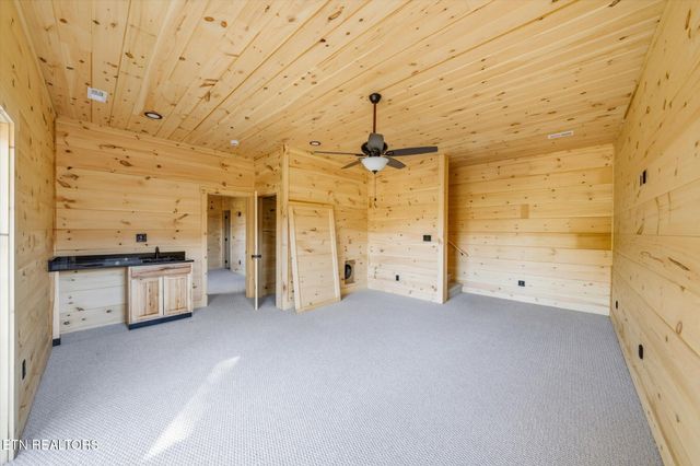 586 Chickasaw Gap Way, Pigeon Forge, TN 37863