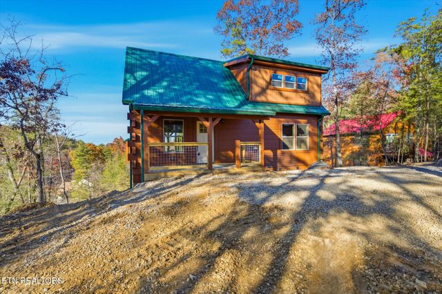 586 Chickasaw Gap Way, Pigeon Forge, TN 37863
