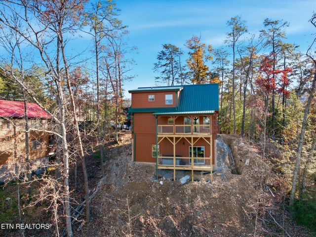 586 Chickasaw Gap Way, Pigeon Forge, TN 37863