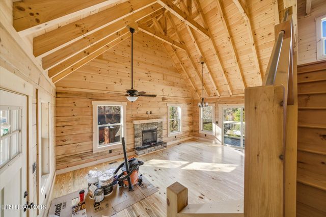 586 Chickasaw Gap Way, Pigeon Forge, TN 37863