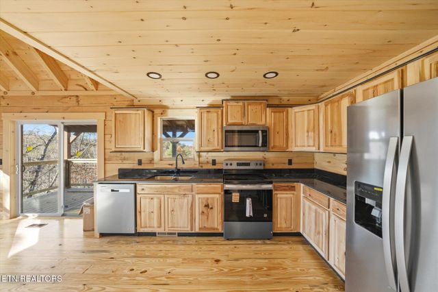 586 Chickasaw Gap Way, Pigeon Forge, TN 37863