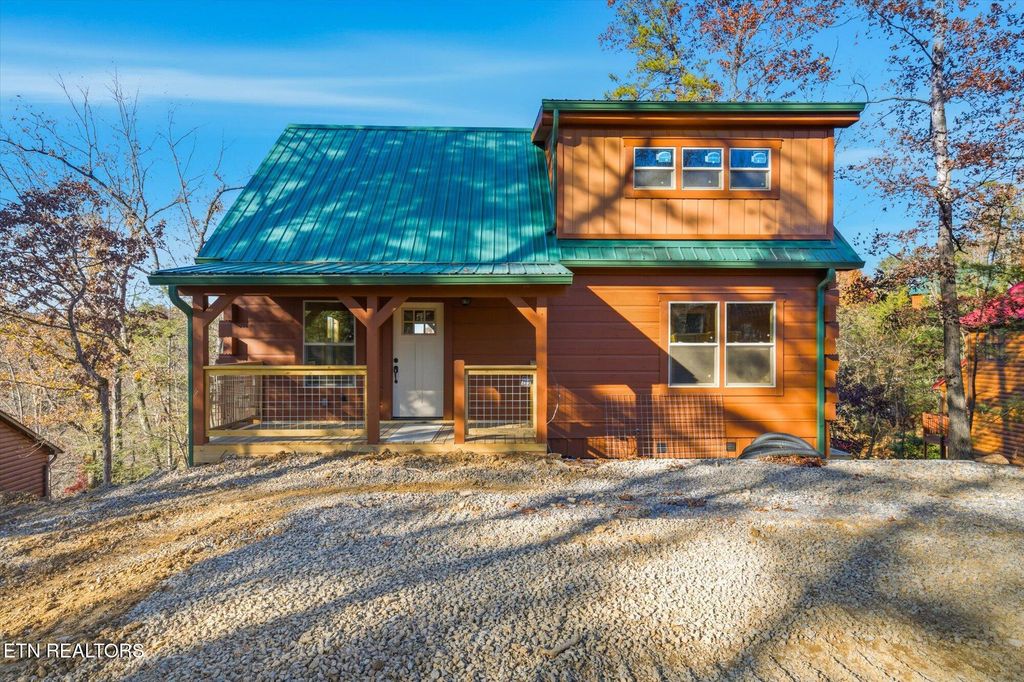 586 Chickasaw Gap Way, Pigeon Forge, TN 37863