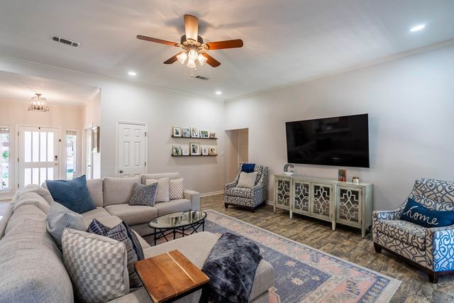 1925 Centerview, Midland, TX 79707