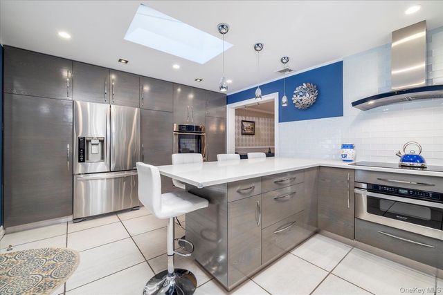 1053 Lydia Drive, Franklin Square, NY 11010