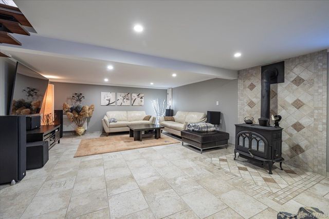 1053 Lydia Drive, Franklin Square, NY 11010