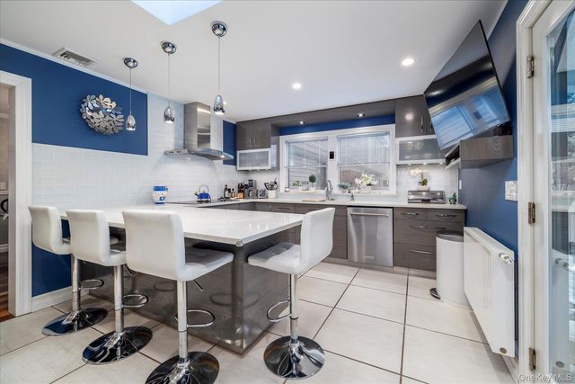 1053 Lydia Drive, Franklin Square, NY 11010