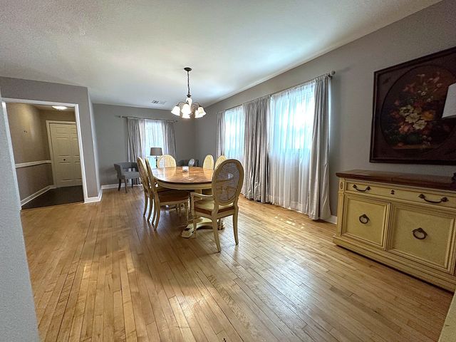 1325 W Chestnut Street, Denison, TX 75020