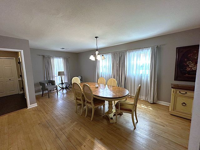 1325 W Chestnut Street, Denison, TX 75020