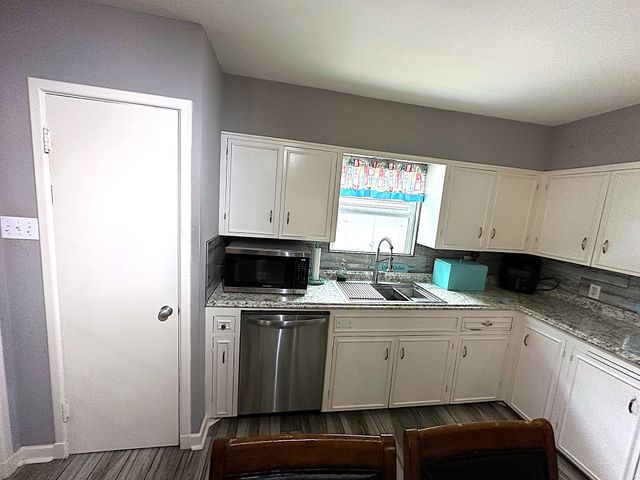 1325 W Chestnut Street, Denison, TX 75020