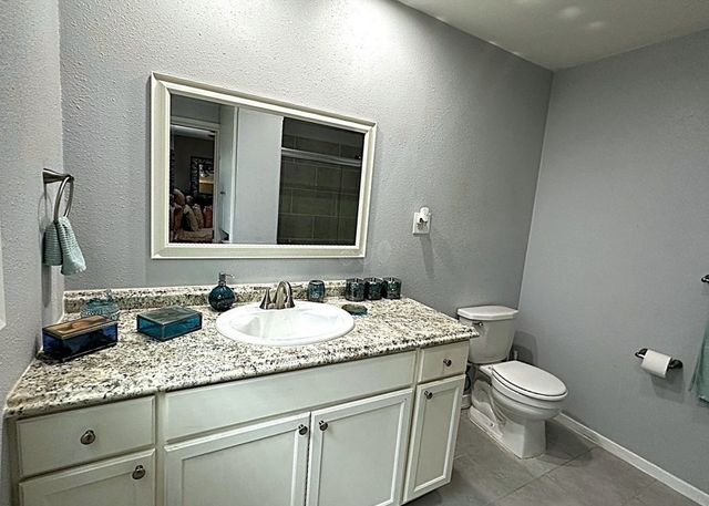 1325 W Chestnut Street, Denison, TX 75020