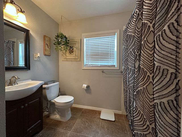 1325 W Chestnut Street, Denison, TX 75020
