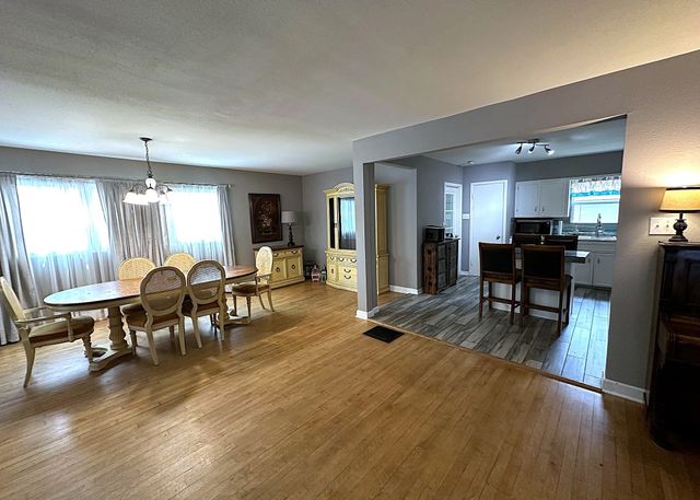 1325 W Chestnut Street, Denison, TX 75020